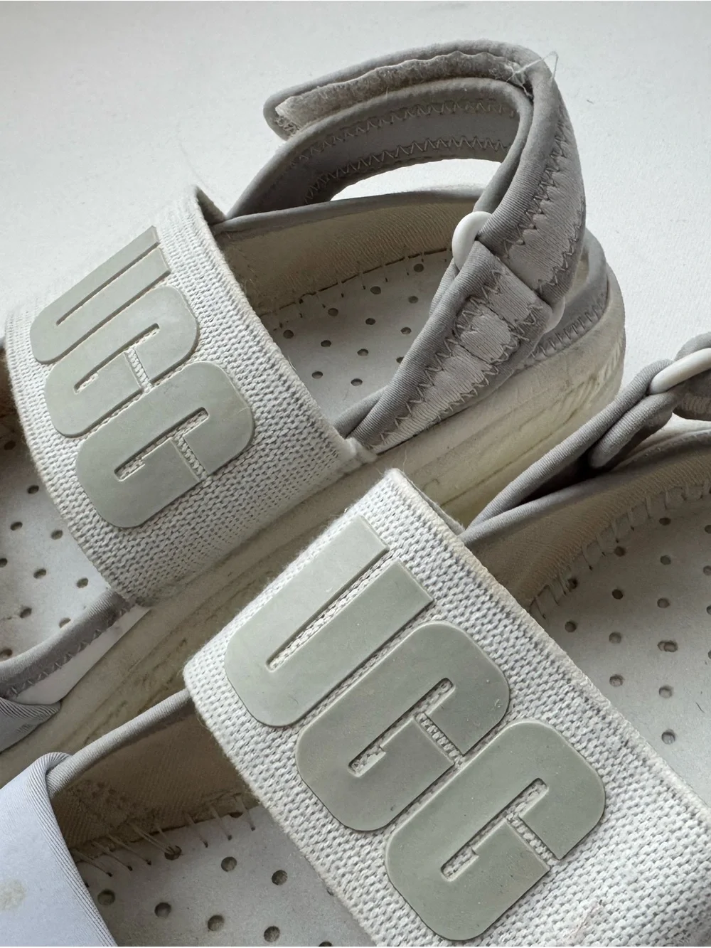 UGG LA Cloud Sport Platform Sandals White Women’s Size 7.5